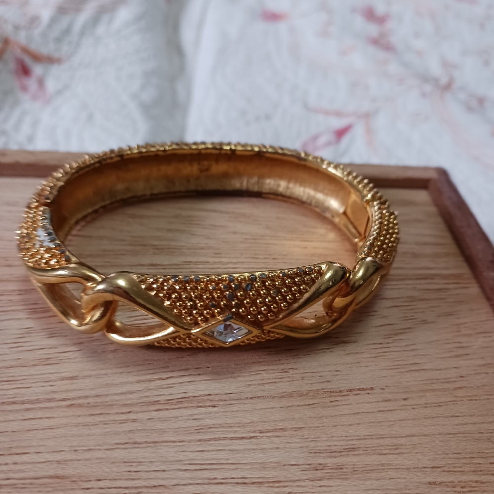 Swarovski bracelet with single crystal Hinged Hobnail